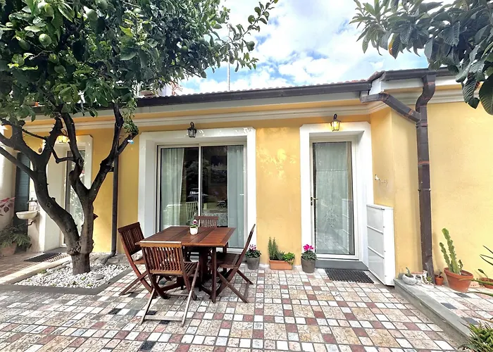 Villa Angelina Holiday Homes I Casa Ug I 5 Minuti A Piedi Dal Mare I Giardino I Parcheggio Privato Lejlighed Vallecrosia